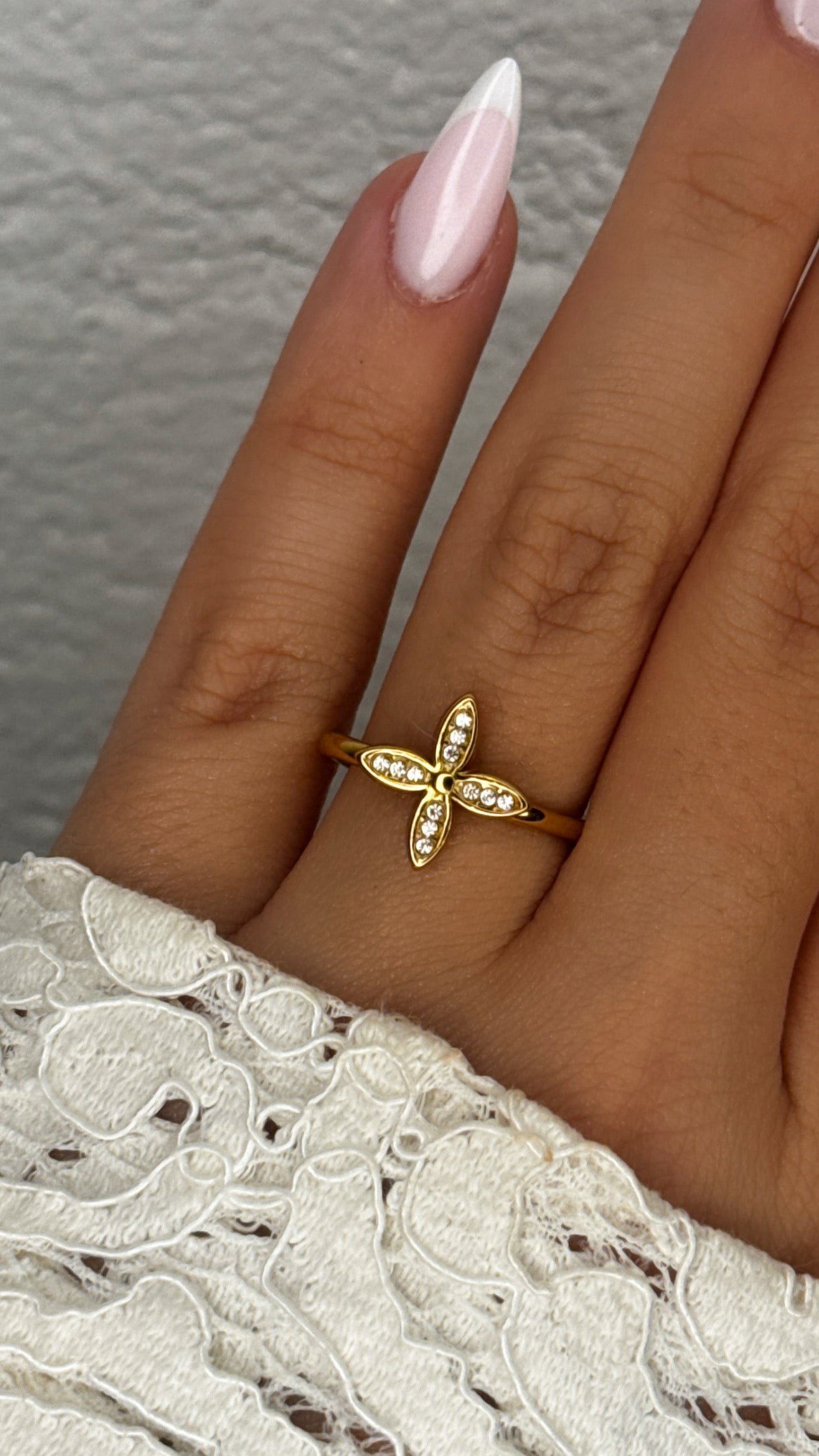 Veloria ring