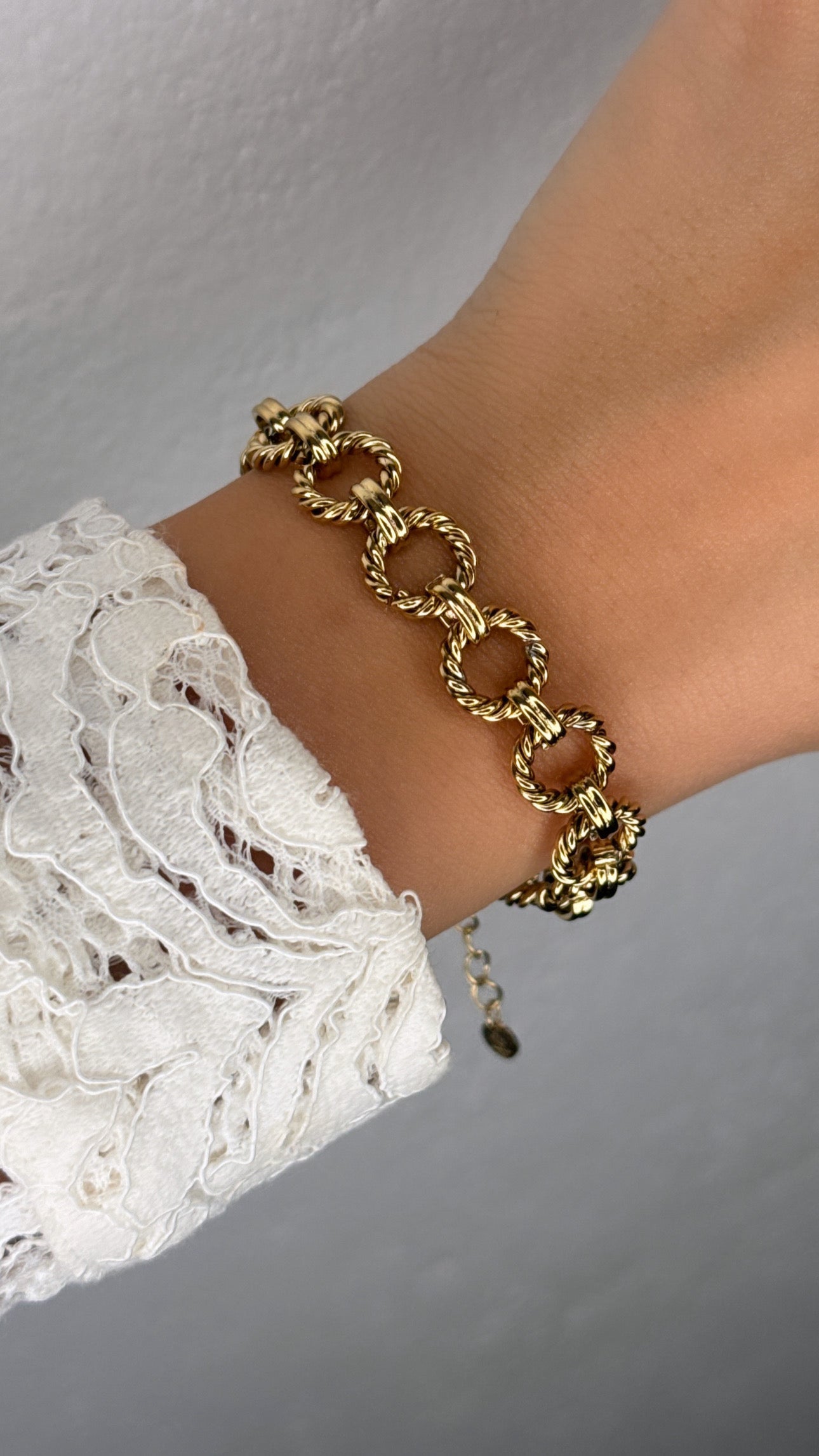 Round O’Clock armband